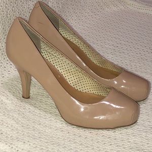 3” Nude patent leather pumps